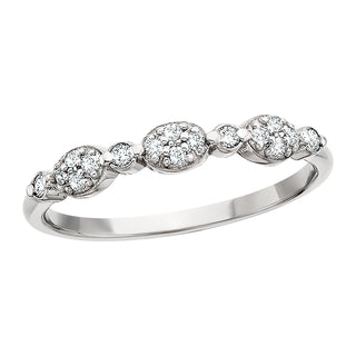 Oval Diamond Ring in 14k white gold